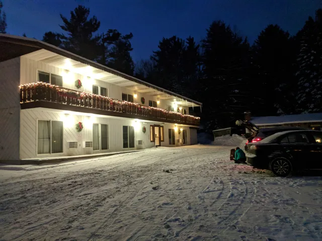 Carriage House Motor Inn