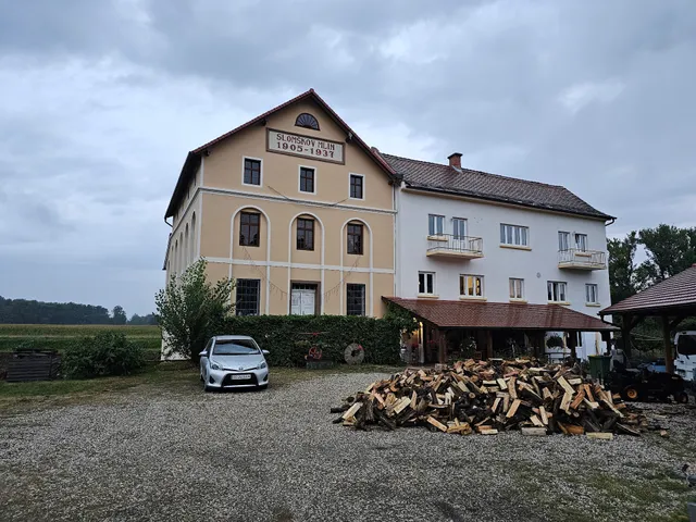 Slomskov Mill House Apartment and Camping