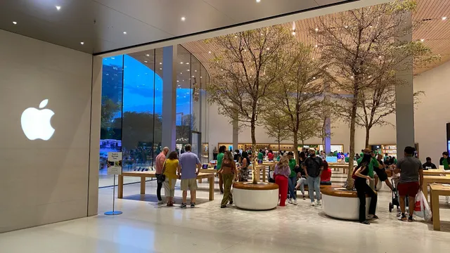 Apple Dadeland