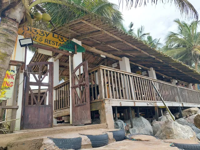 Dizzy Lizzie's Beach House (Hotel & Restaurant)