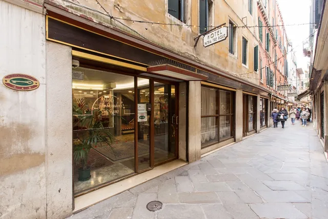 Hotel Ambassador Tre Rose