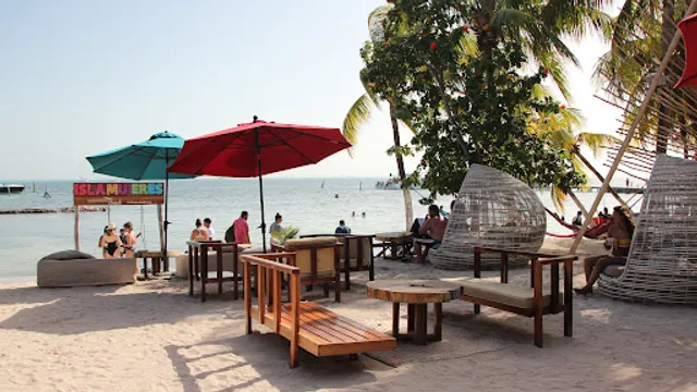 Amazona Beach Bar by Mar-Bella