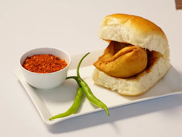 MMV Mumbaiya Misal & Vadapav HL