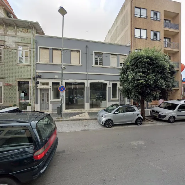 Rua de Brito Capelo 923