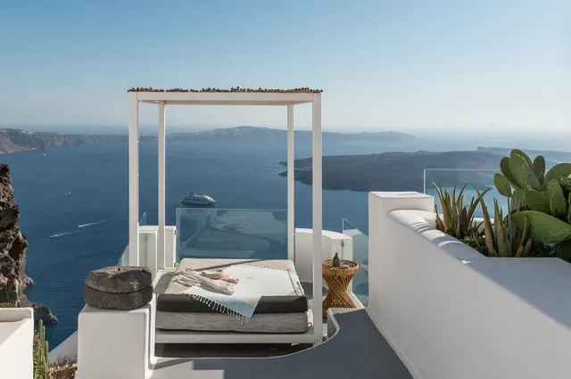 Cocoon Cave Suites Santorini