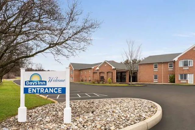 Days Inn & Suites by Wyndham Lancaster Amish Country