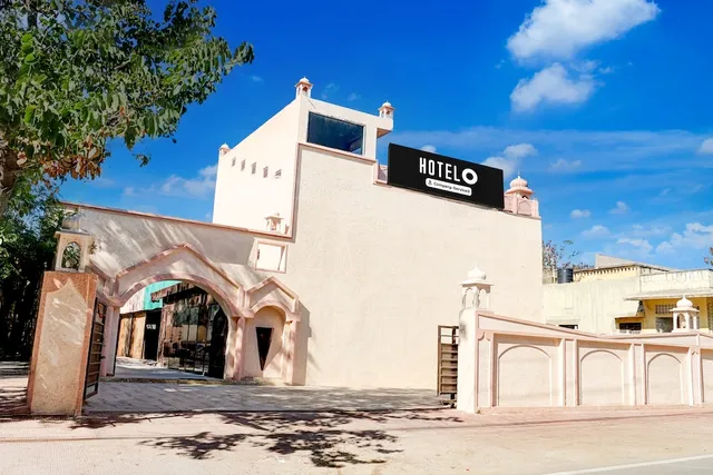 Super Hotel O Meera Marg Near Bani Park Formerly Cozy Vibes