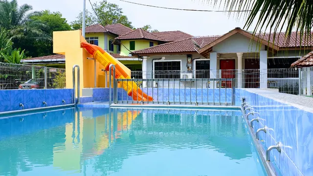 MRI Residence Sg Buloh with Private Pool