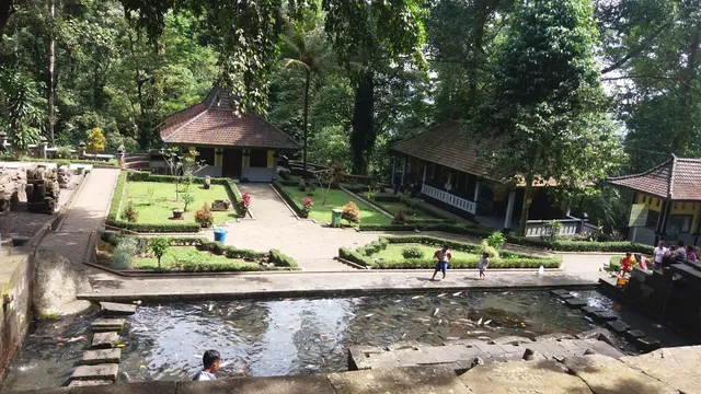Wisata Pemandian Jolotundo