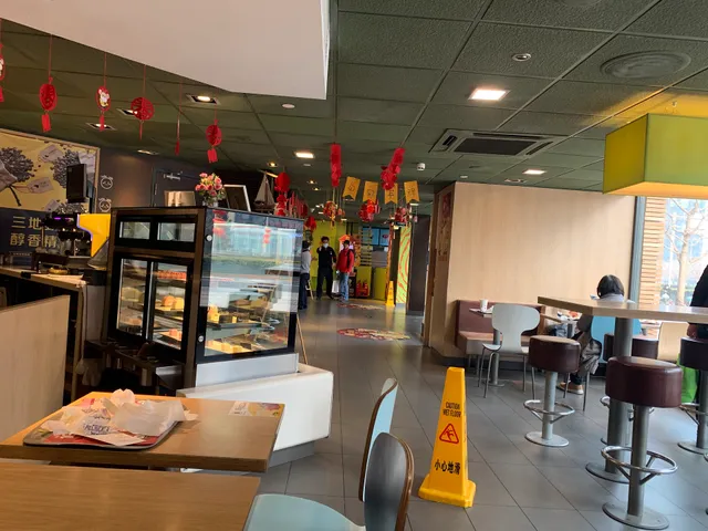 麦当劳新世界餐厅