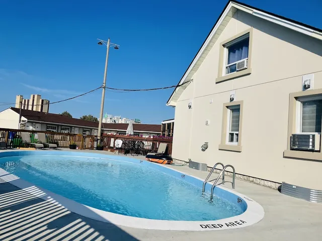 Falls Lodge by the Falls, Niagara Falls, ON