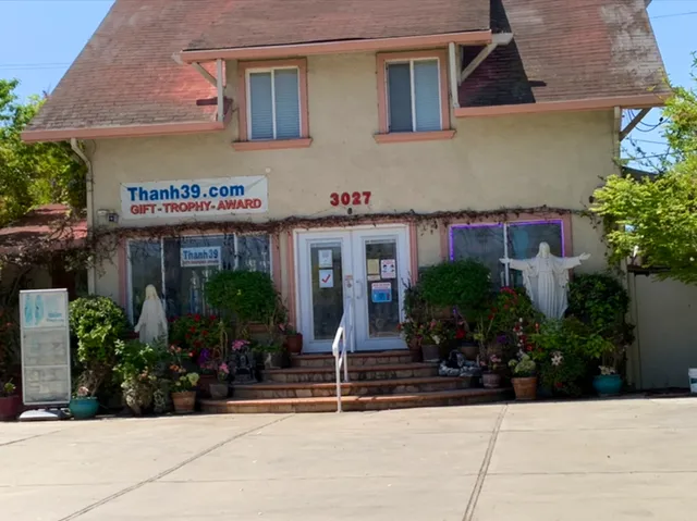 Thanh 39 Personalized Gifts, Trophies & Awards