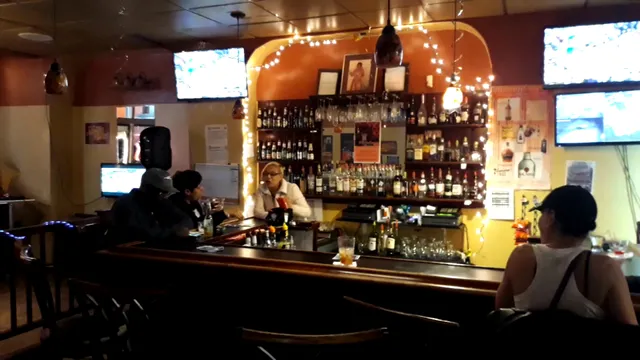 7-Entertainers Cafe & Lounge