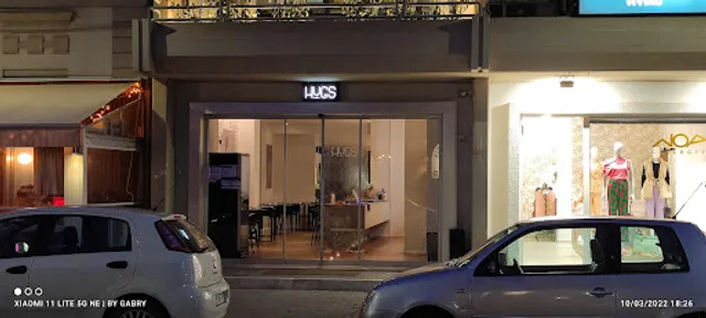 Hugs - Enoteca Innovativa