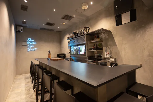 Craft Sake Shoten & Kitchen (クラフト酒商店&キッチン)