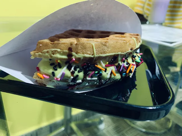 WAFFLES DELIGHT