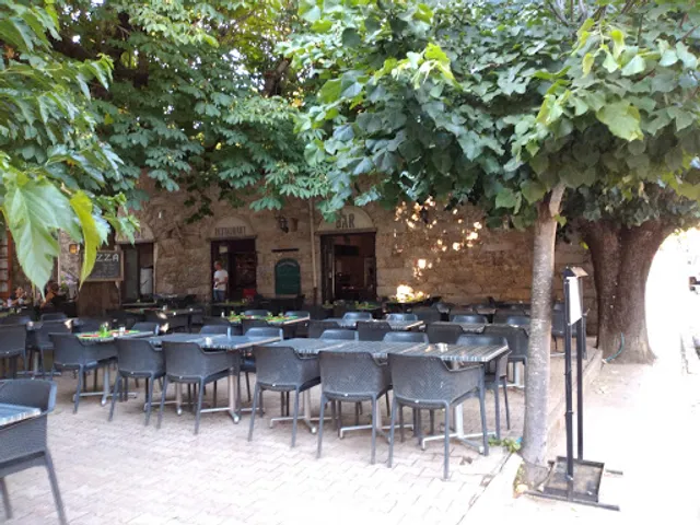 Le Café National - Bar & Restaurant