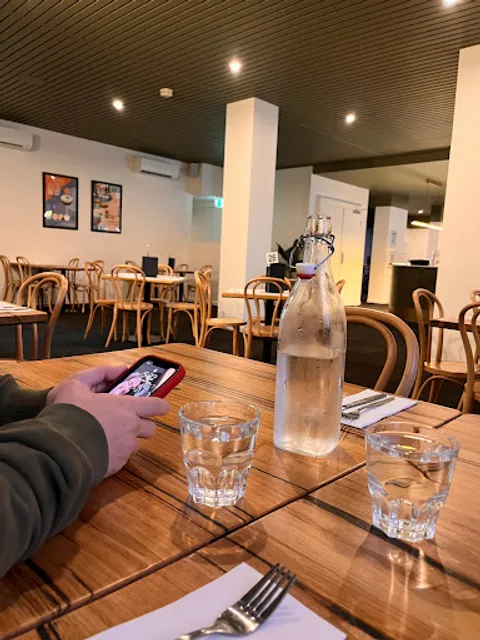 Mr Matteo @ Clarendon Hotel