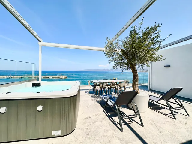 Skipper Beachfront Suites