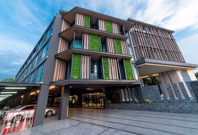 Pause and Play Hotel