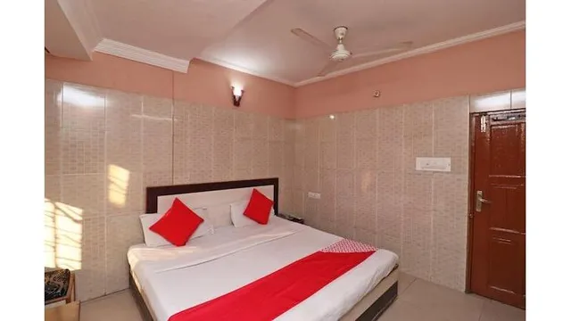 OYO 41391 Hotel Gulmour