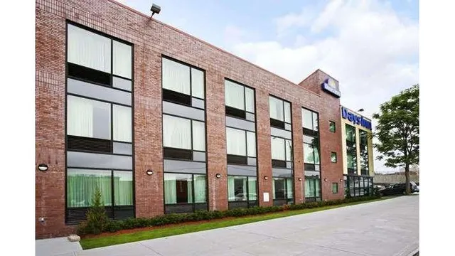 Days Inn by Wyndham Bronx Near Stadium