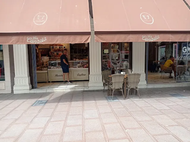 Panadería-Pastelería La Canasta