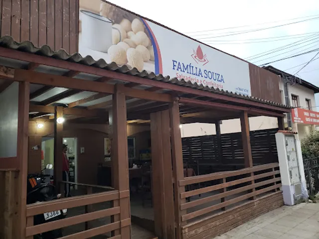 Família Souza Salgaderia e Confeitaria