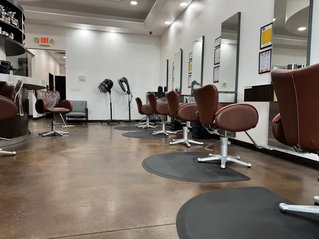 Great Looks Paris Salon & Blow Out Bar