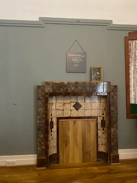 City centre budget rooms - free wifi &a parking.