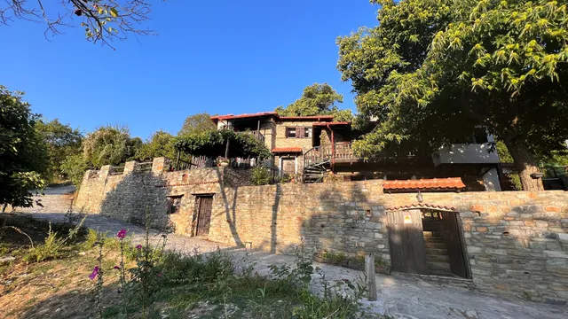 Apalni Traditional Guesthouse