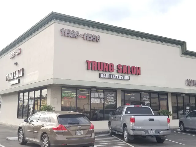 TRUNG SALON HAIR EXTENSION