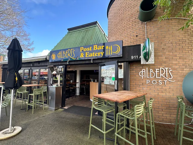 Albert's Post Bar and Eatery