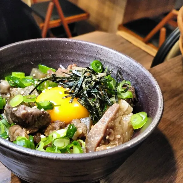 炭焼食堂てぃーの店