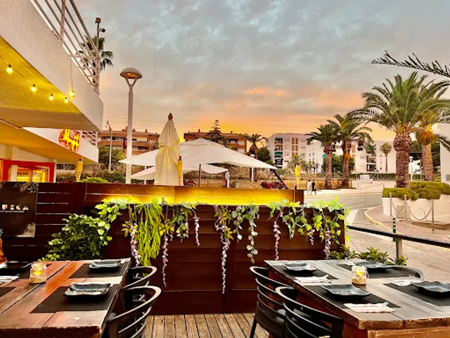 Yucca Restaurante en Port Balís Cocina Japonesa Mediterránea