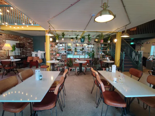 Tank and Skinny's Seaside