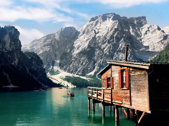 Altes Holzhaus Pragser Wildsee