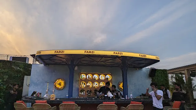 Farzi Cafe Kanpur