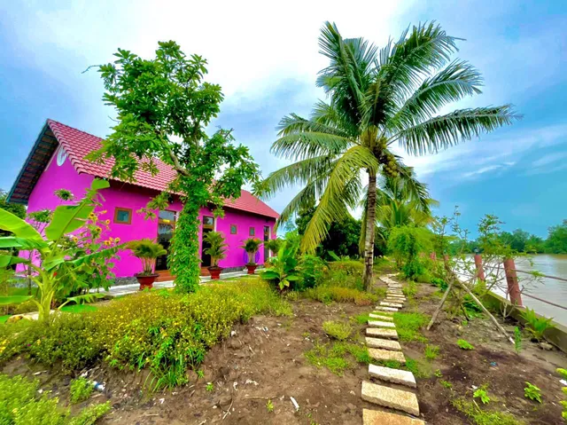 Rooster Mekong Resort