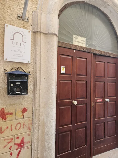 Uria B&B Rooms & Suite