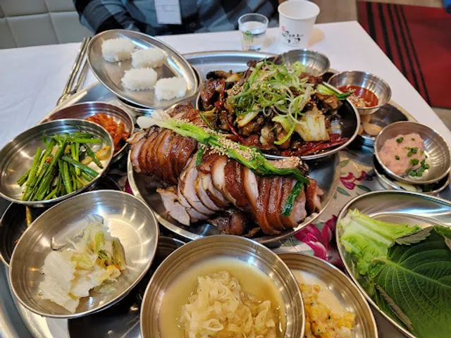 완미족발 세종부강점