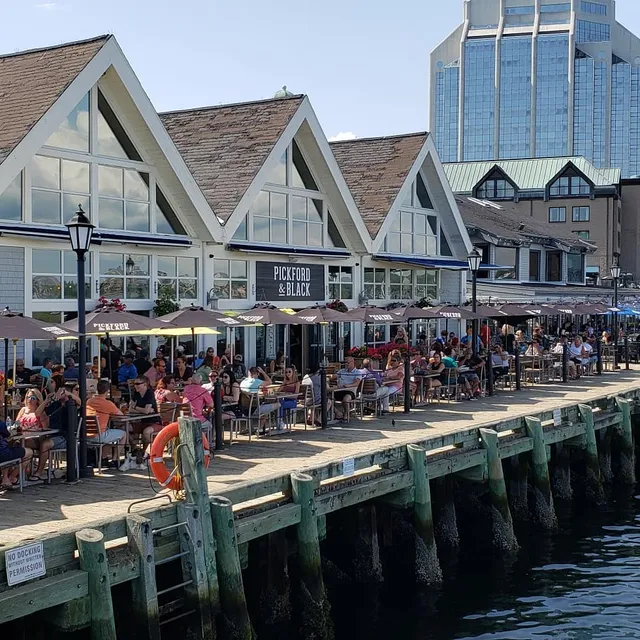 Commons Inn | Halifax Motel