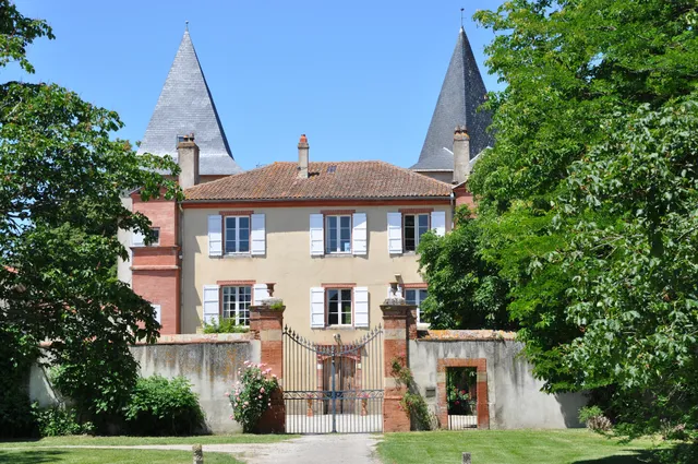Château de Riveneuve du Bosc / Votre Château de Famille
