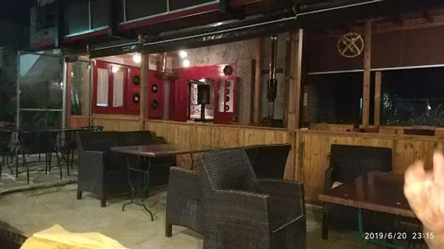 Μουσικό Μεζεδοπωλείο "Οδός Μανώλη"