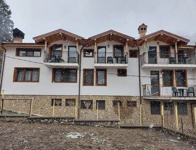 Хотел Камината