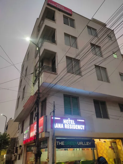 Hotel Aana Residency