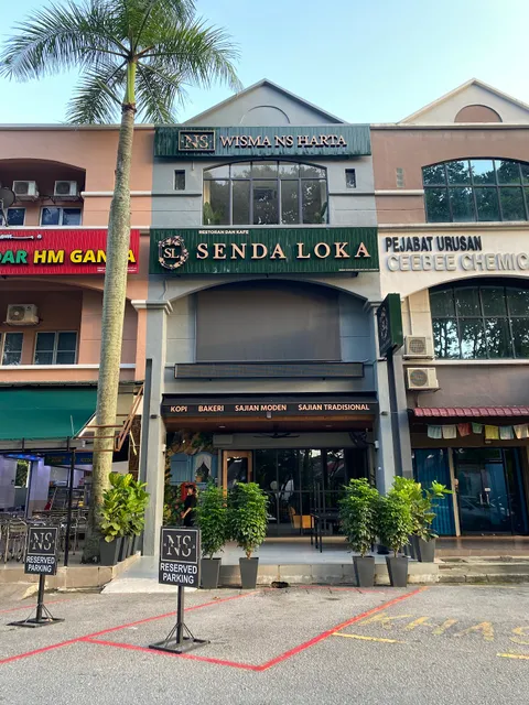 Senda Loka Restaurant & Cafe