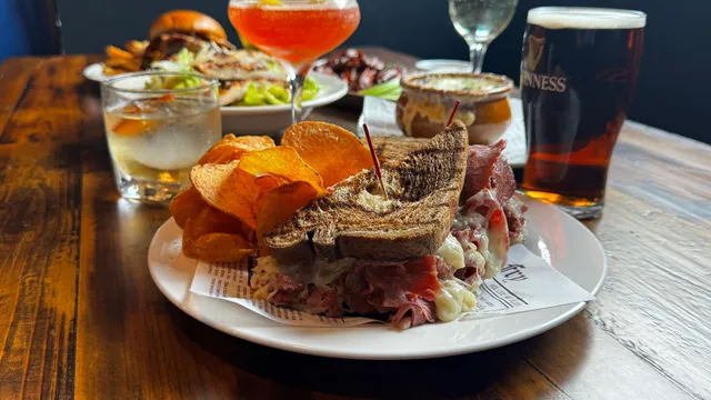 64 Albany Pub & Grille