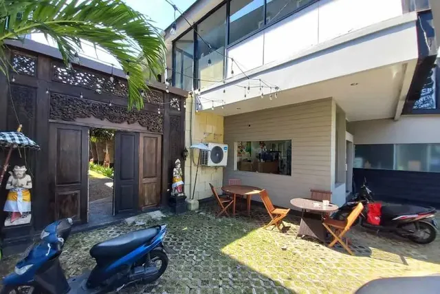 Lega Legi Town House Seminyak by The Lavana