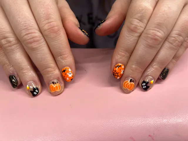 PAINT Nail Bar Solon